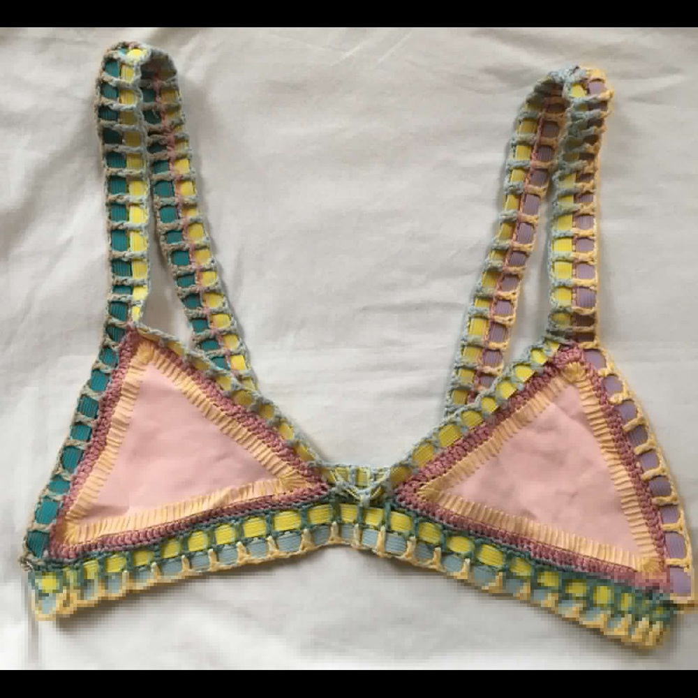 Kiini Bikini Top size Medium EUC